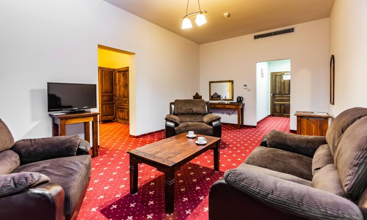 Hotel Grand Viglas Zvolen Exteriör bild